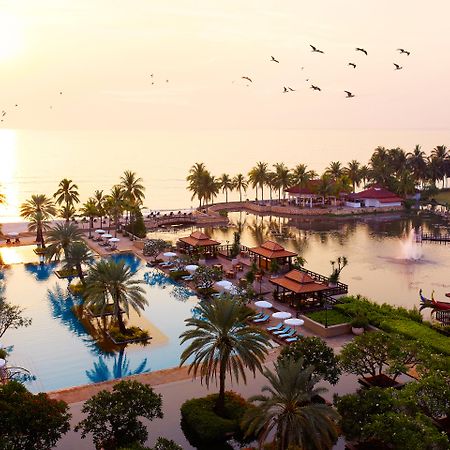 Dusit Thani Hua Hin Cha-Am Dış mekan fotoğraf Royal Cliff Beach Hotel