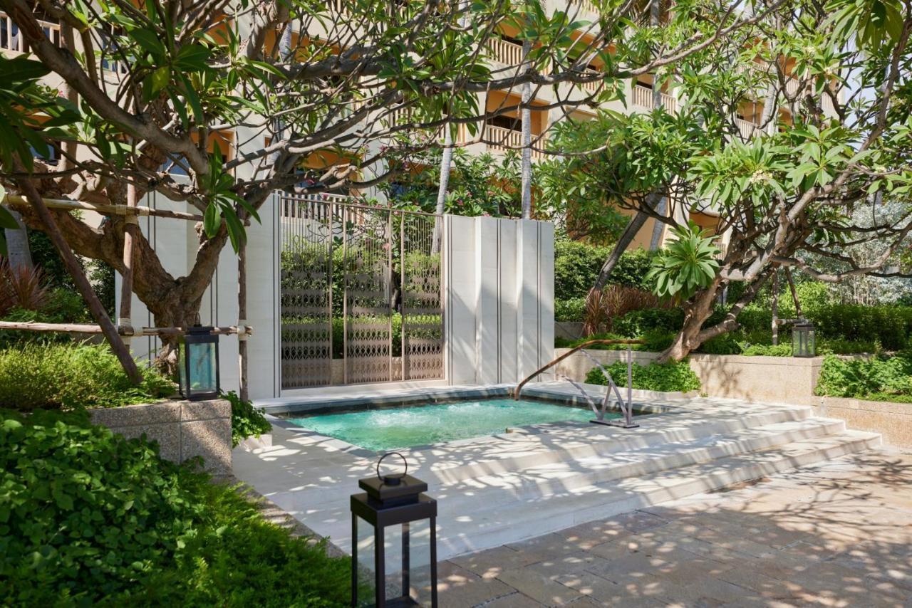 Dusit Thani Hua Hin Cha-Am Dış mekan fotoğraf The hotel's swimming pool
