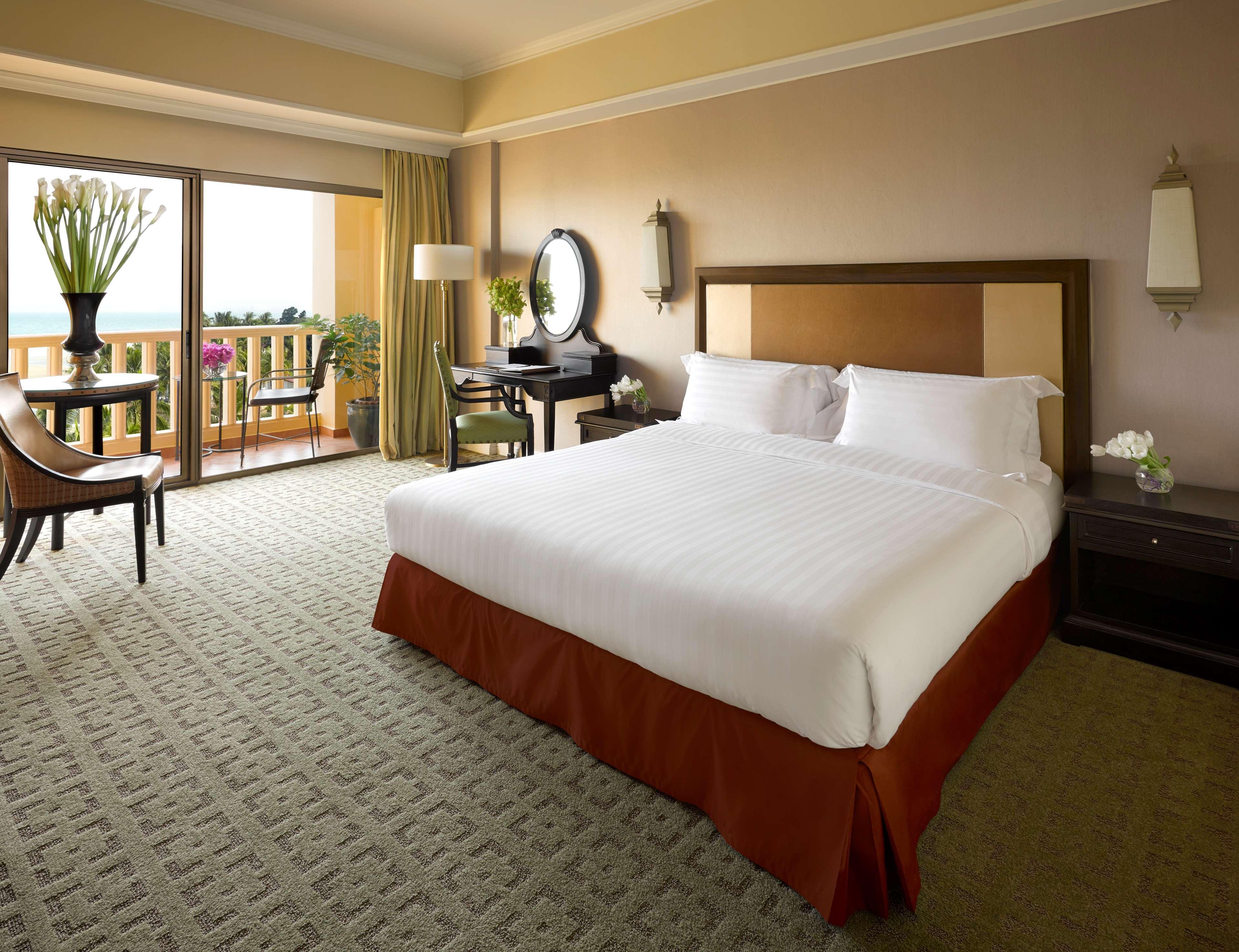 Dusit Thani Hua Hin Cha-Am Dış mekan fotoğraf A guest room at the Conrad Punta del Este Resort and Spa